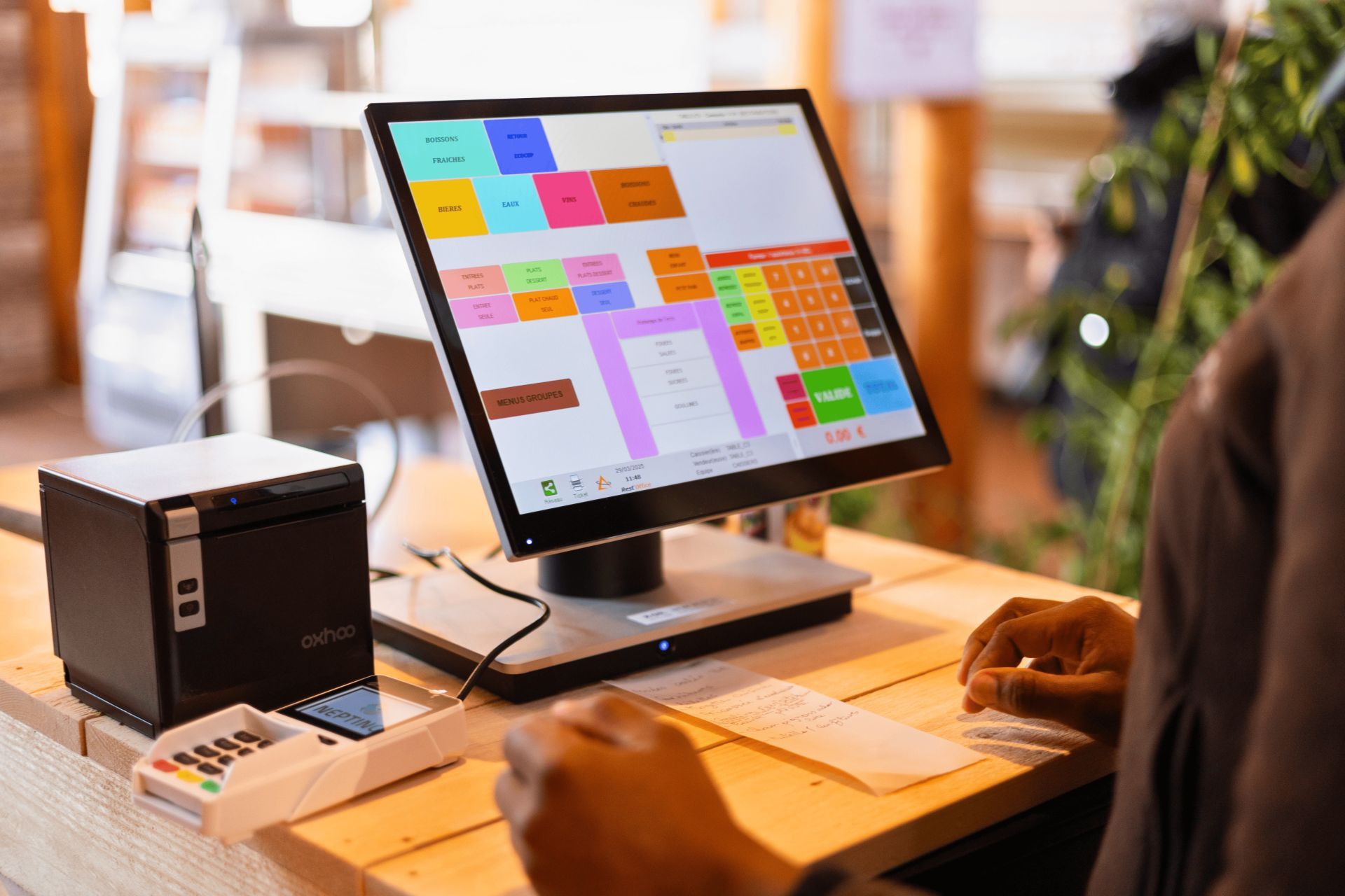 POS software in Douala and Yaoundé: why your business needs it (and how to choose it) - article blog Alivaon Cameroun